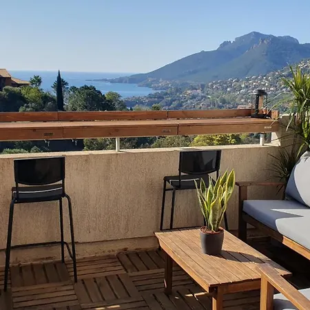 Appartamento Architect's With Pool, Sea View And Ac